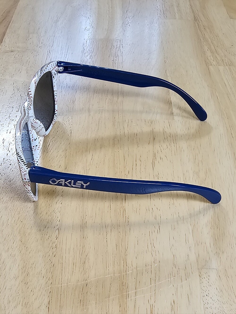 Oakley Frogskins Team USA Big Kids Sunglasses - Picture 5 of 15